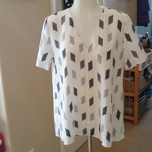 BNWT Theory white gray and charcoal print silk v neck a line top size small